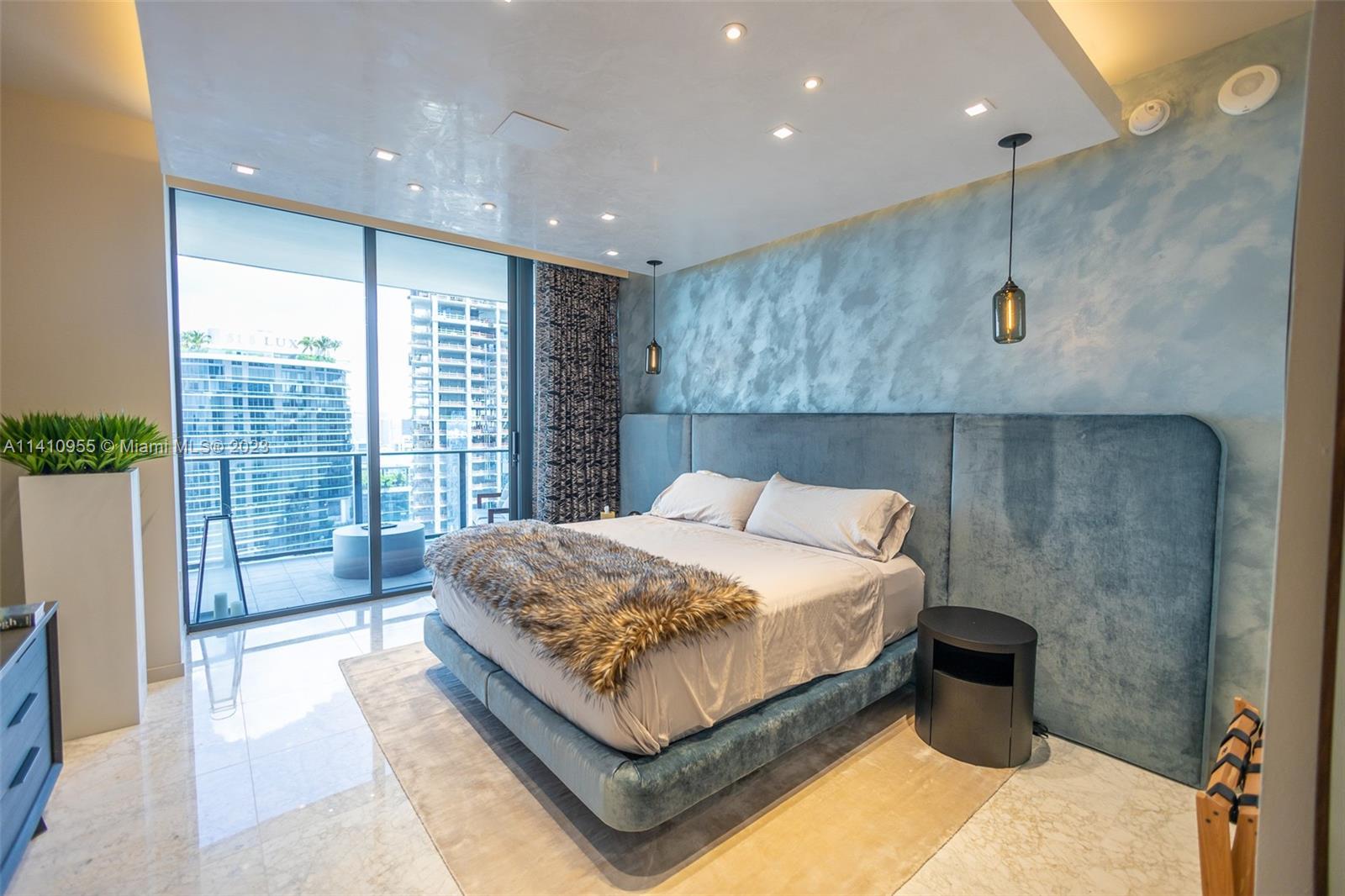 1000 Brickell Plz Unit: PH5707