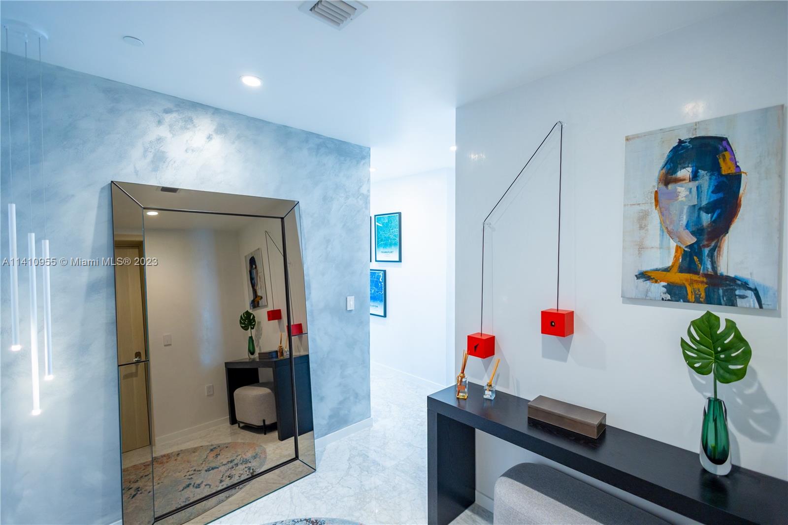 1000 Brickell Plz Unit: PH5707