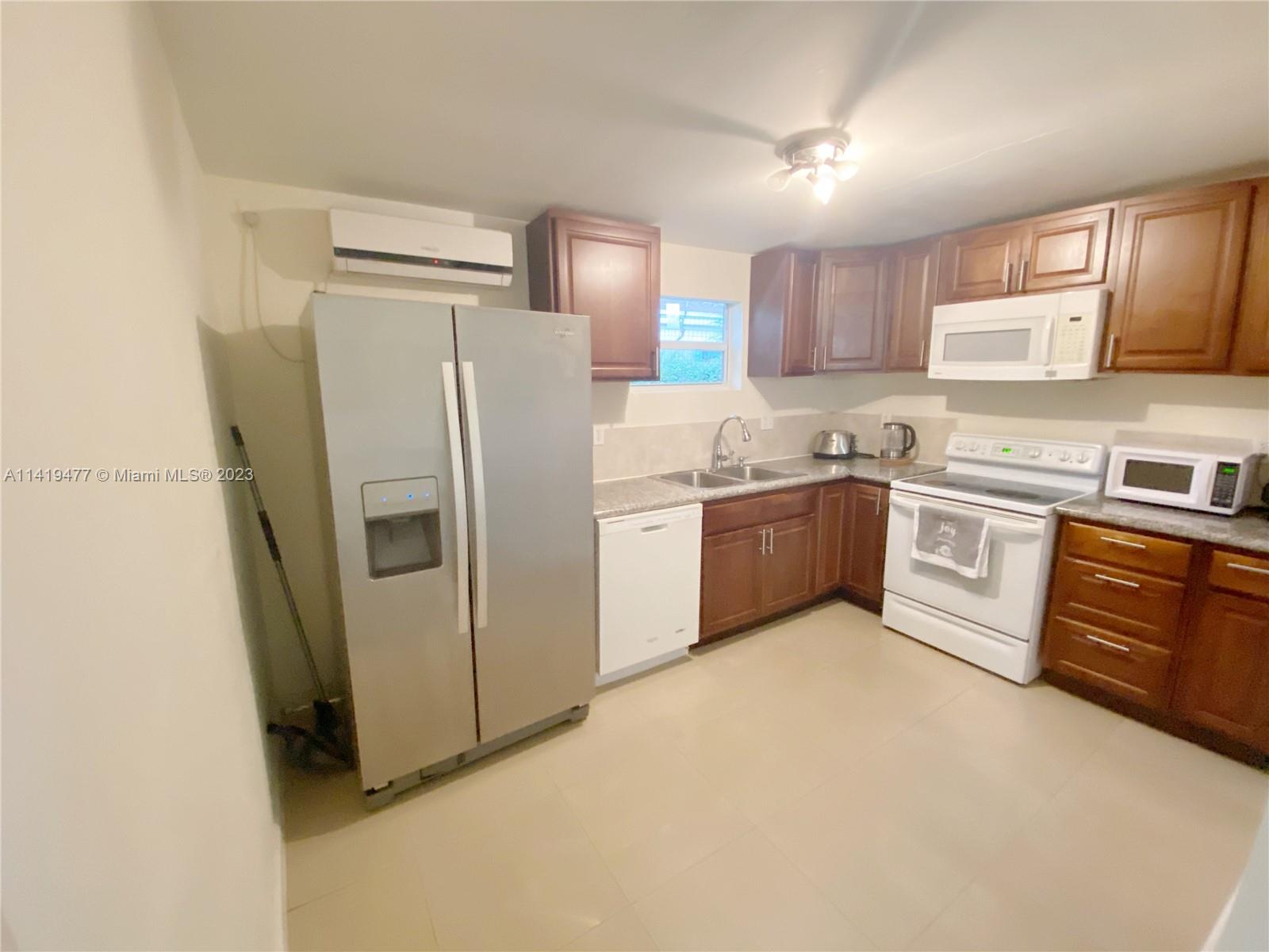 1645 NE 175th St