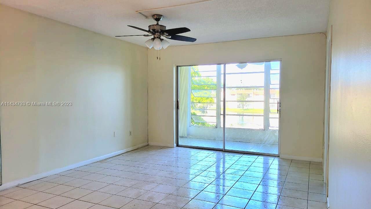 2931 E Sunrise Lakes Dr Unit: 304