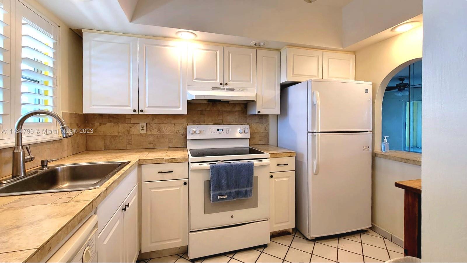 2931 E Sunrise Lakes Dr Unit: 304