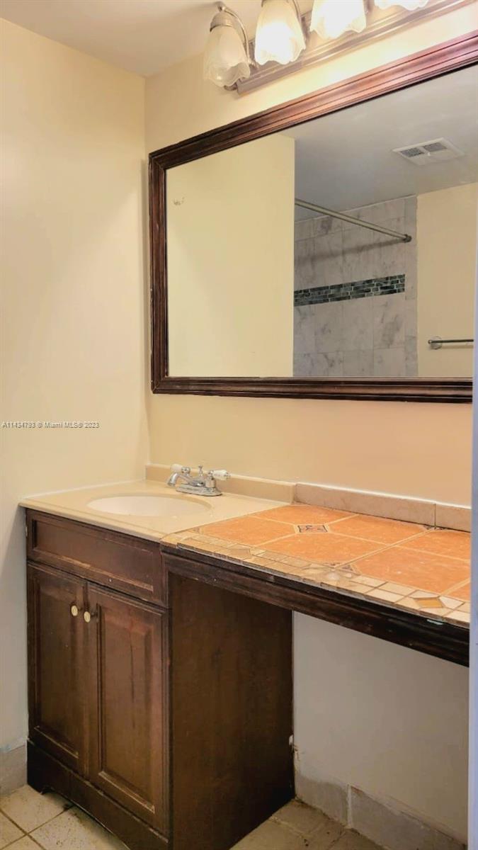 2931 E Sunrise Lakes Dr Unit: 304
