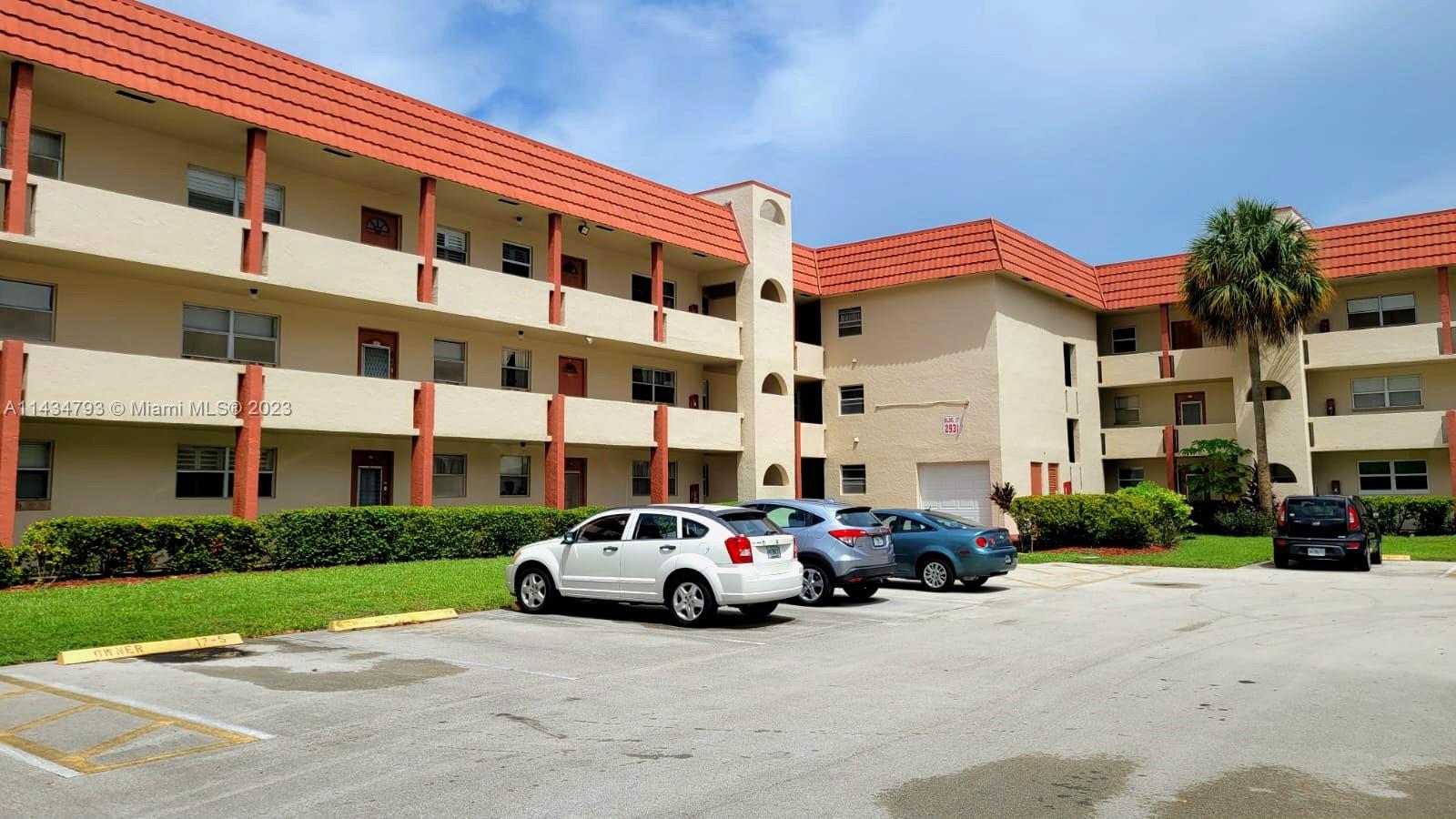 2931 E Sunrise Lakes Dr Unit: 304
