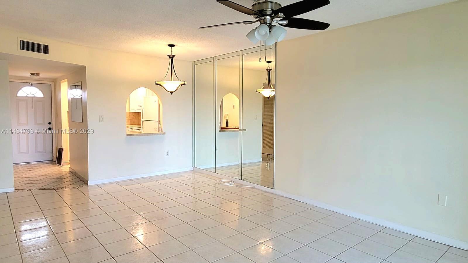 2931 E Sunrise Lakes Dr Unit: 304