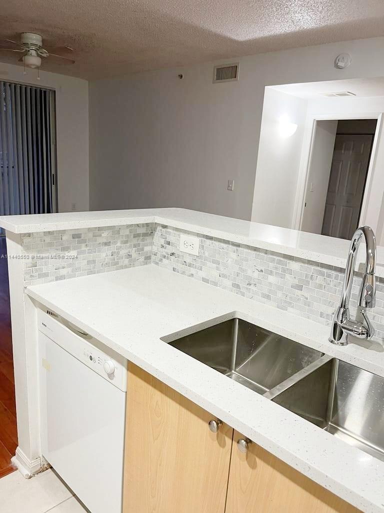 7930 N Nob Hill Rd # 204