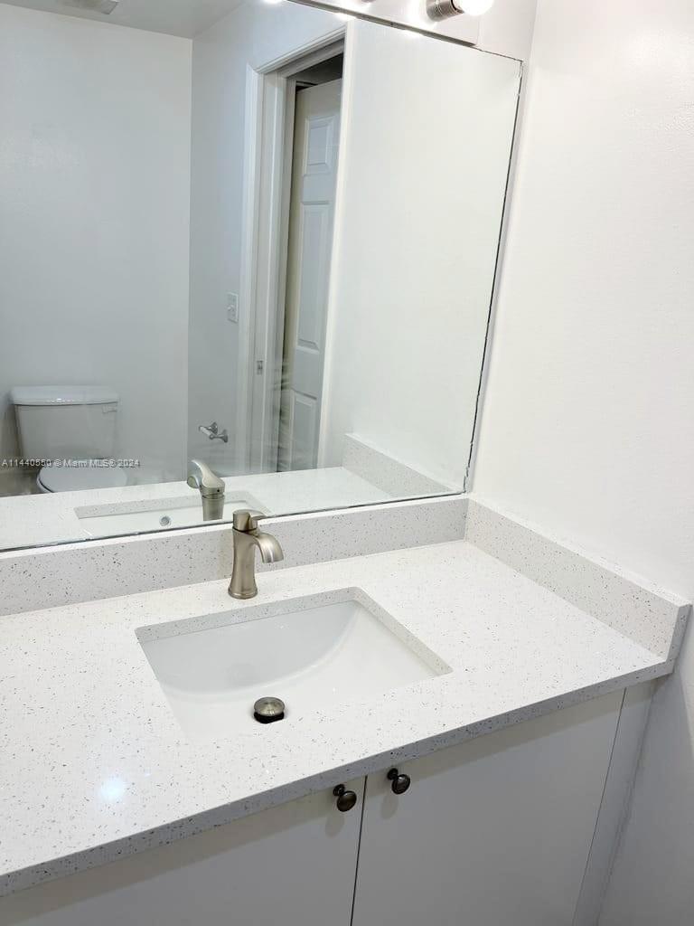 7930 N Nob Hill Rd # 204