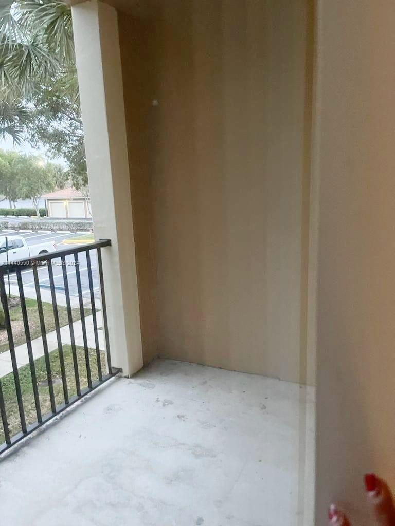 7930 N Nob Hill Rd # 204
