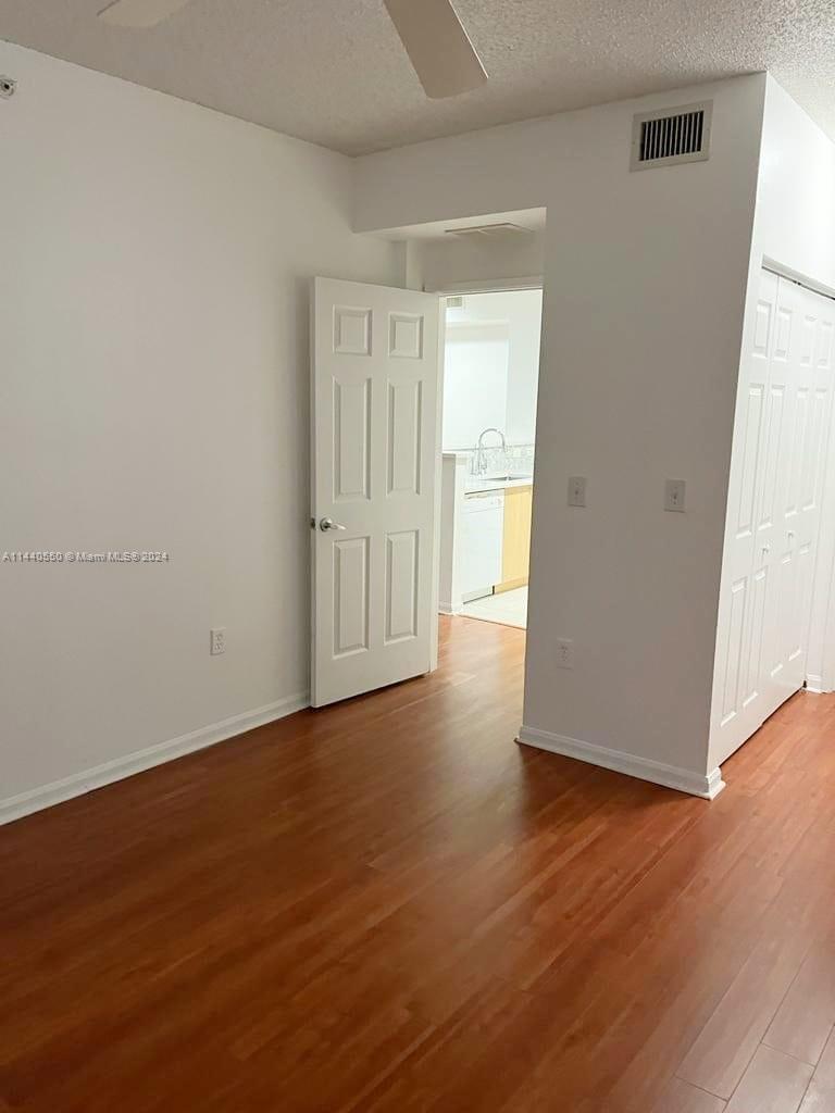 7930 N Nob Hill Rd # 204