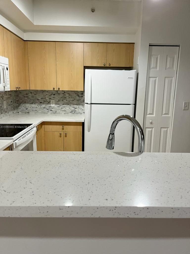 7930 N Nob Hill Rd # 204