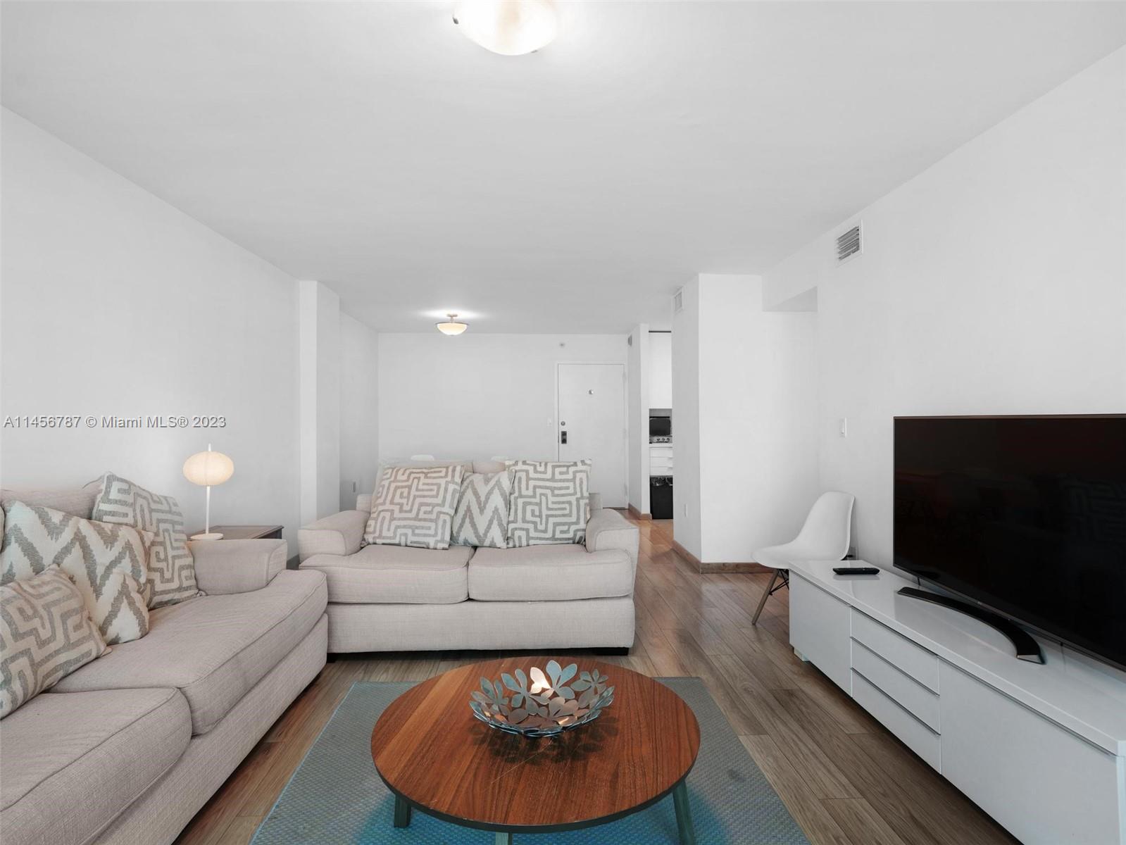 1450 Brickell Bay Dr # 811