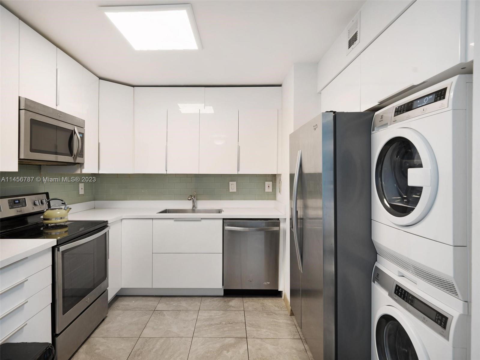1450 Brickell Bay Dr # 811