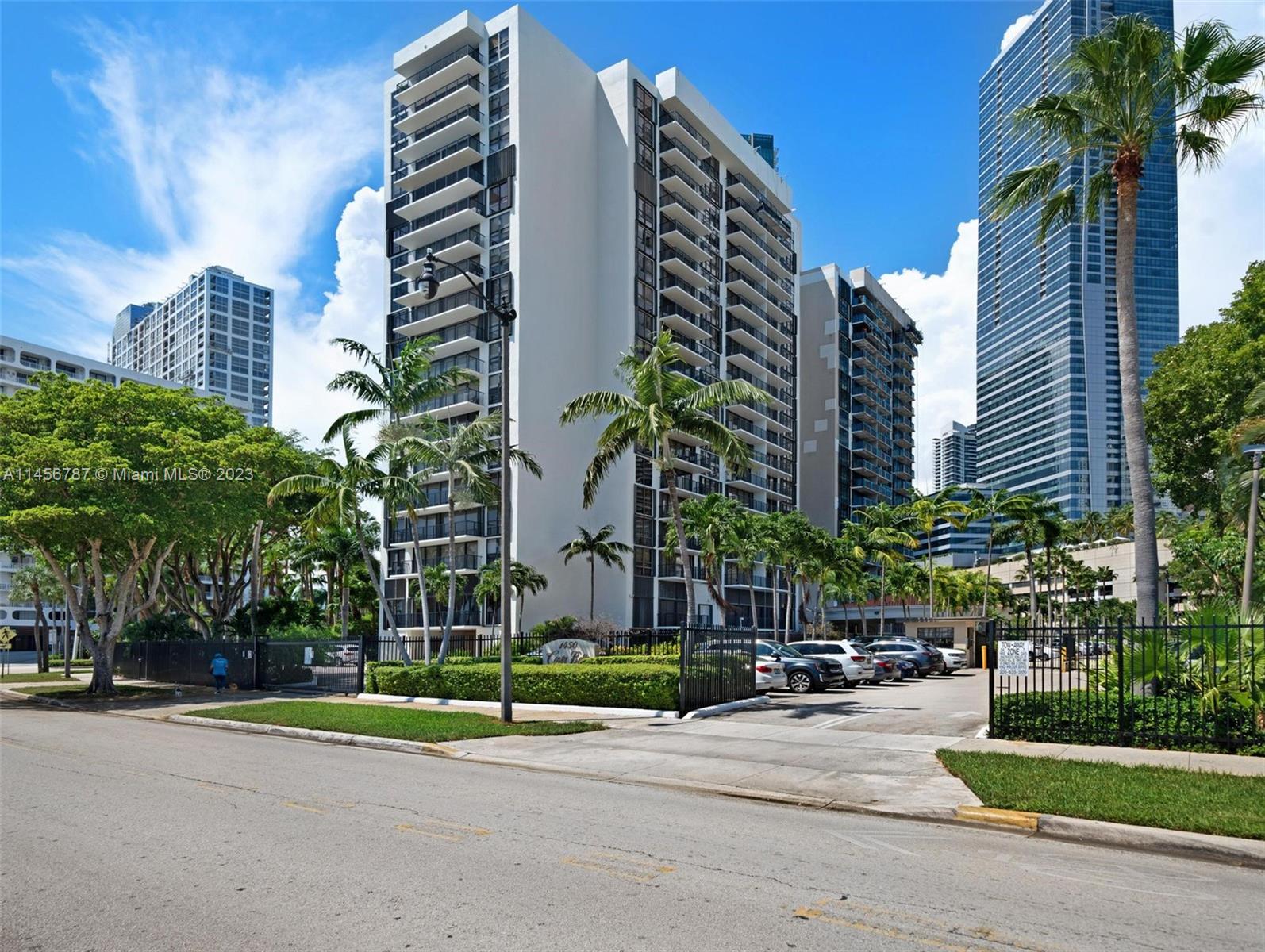 1450 Brickell Bay Dr # 811