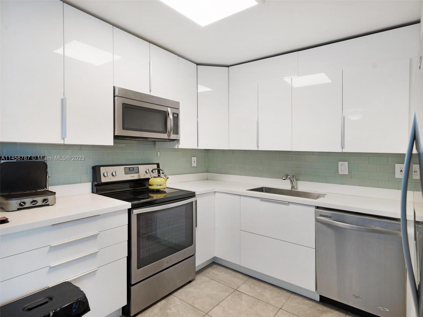 1450 Brickell Bay Dr # 811