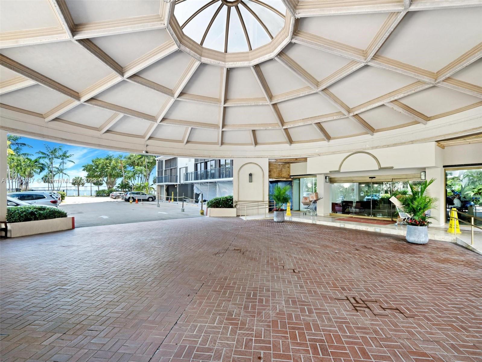 1450 Brickell Bay Dr # 811