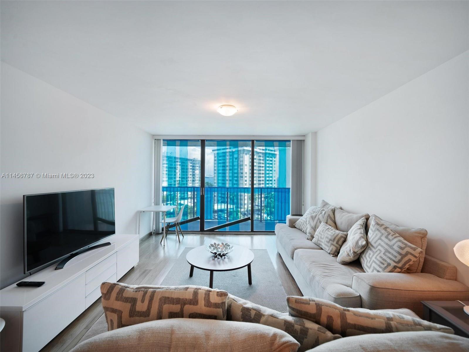 1450 Brickell Bay Dr # 811