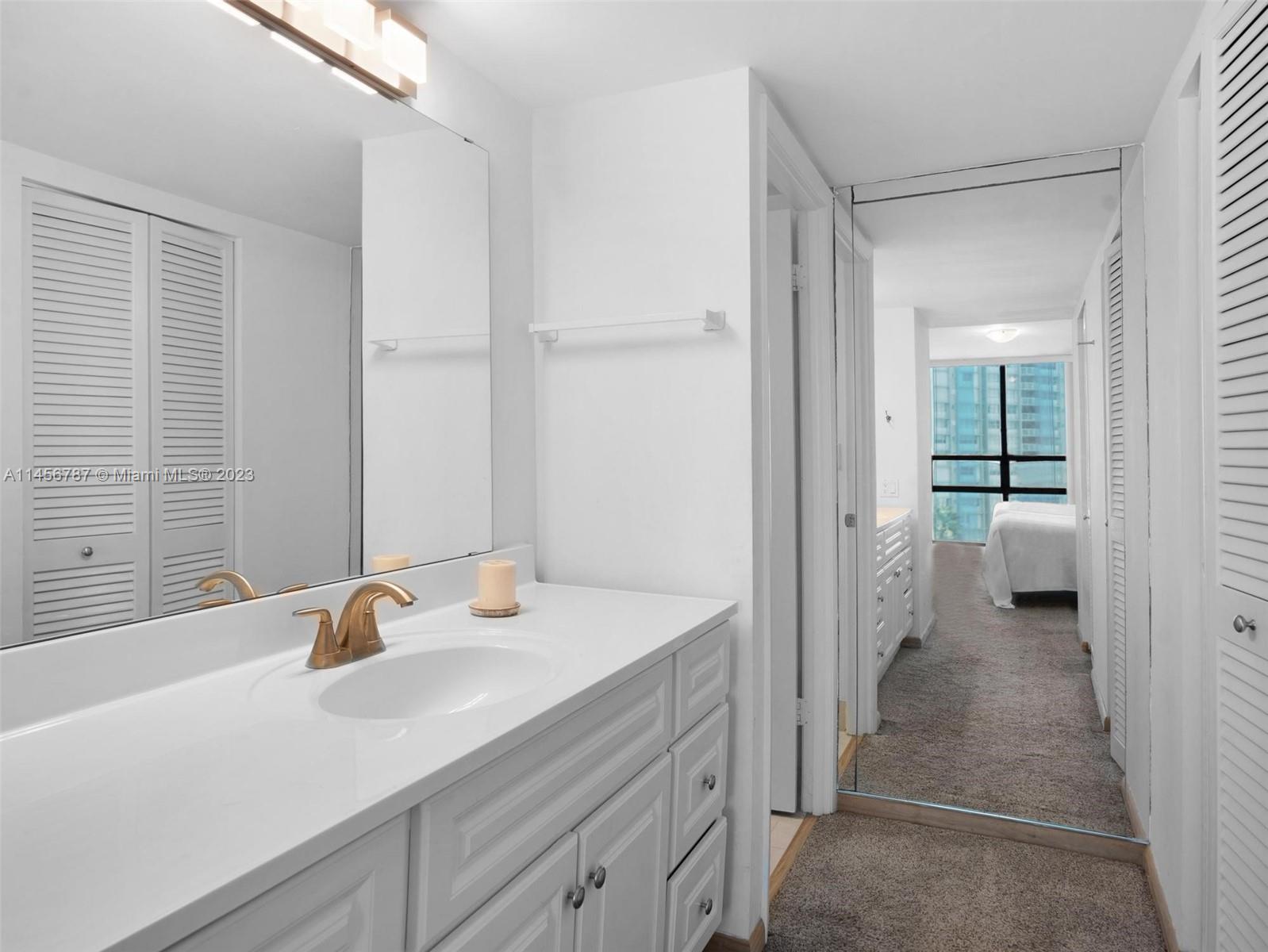1450 Brickell Bay Dr # 811