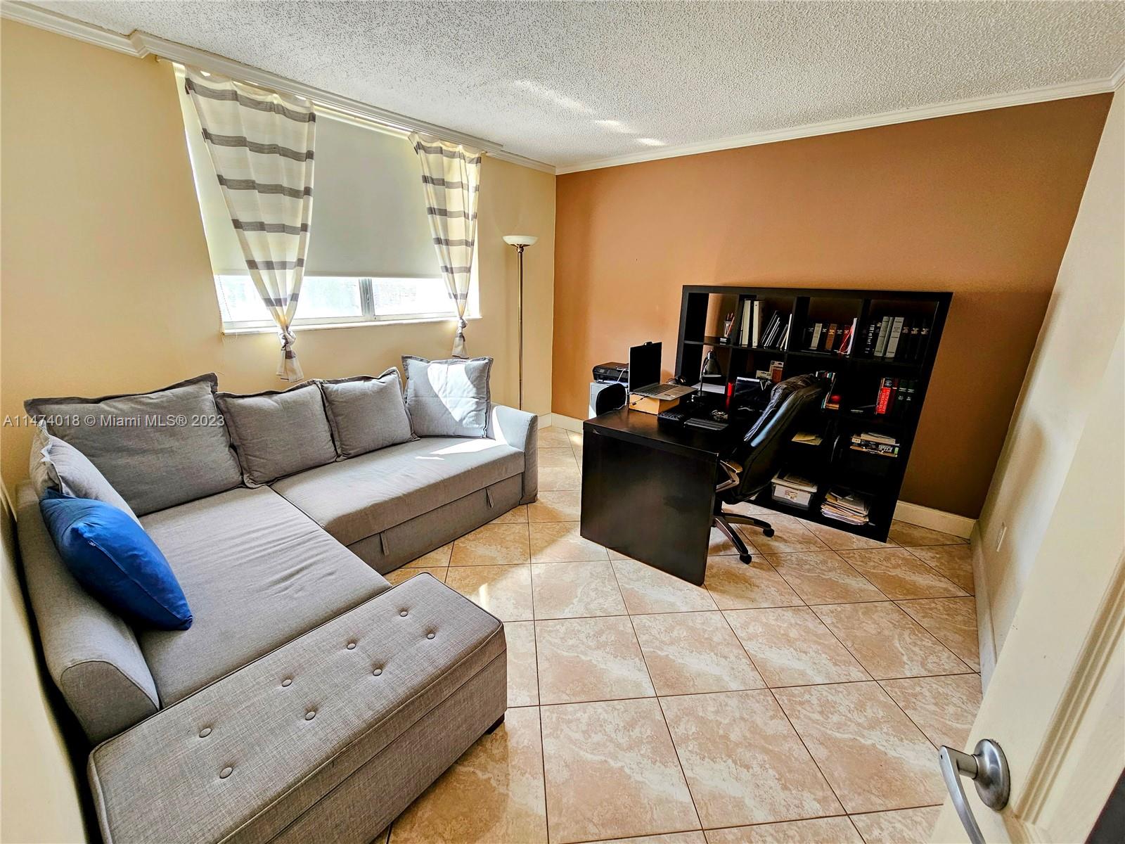 2850 Somerset Dr # 214L