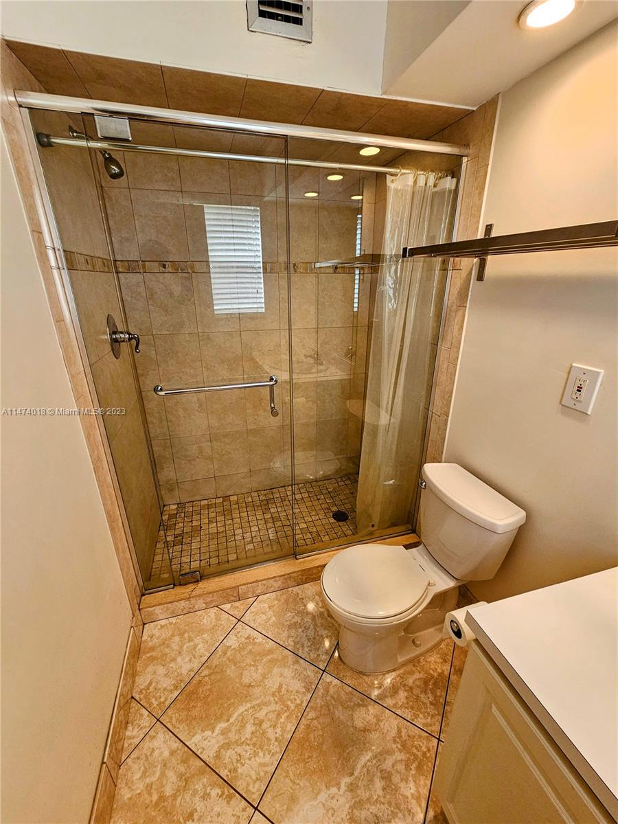 2850 Somerset Dr # 214L