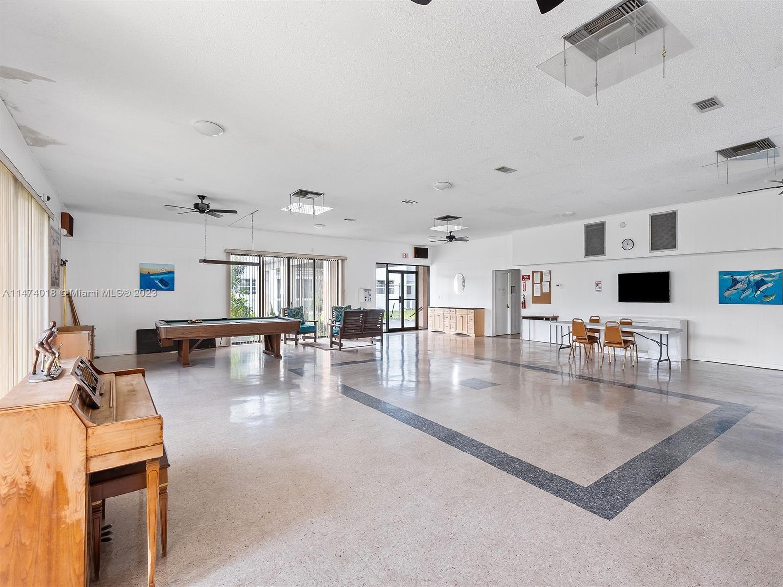 2850 Somerset Dr # 214L