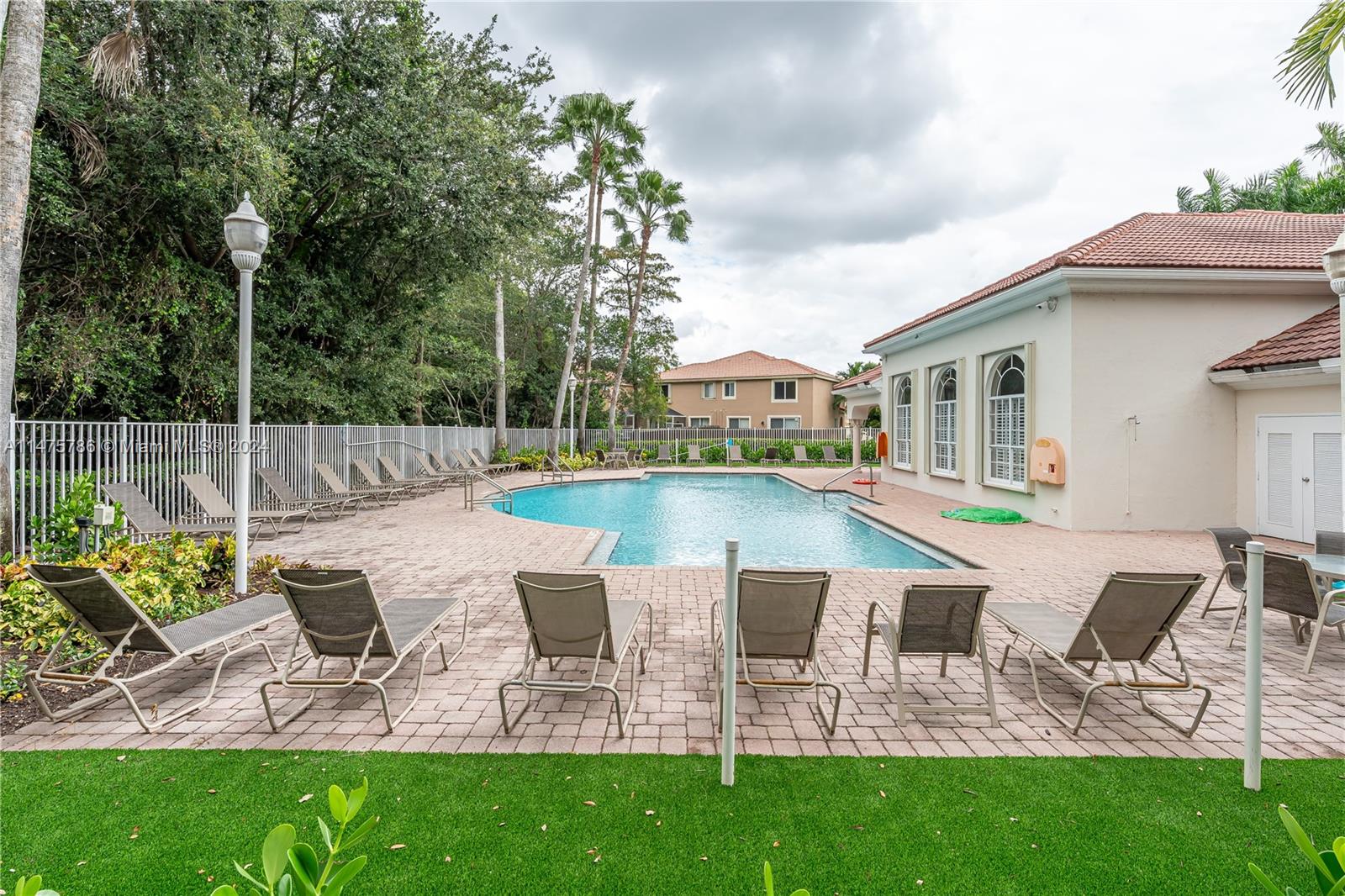 4978 Pebblebrook Ter