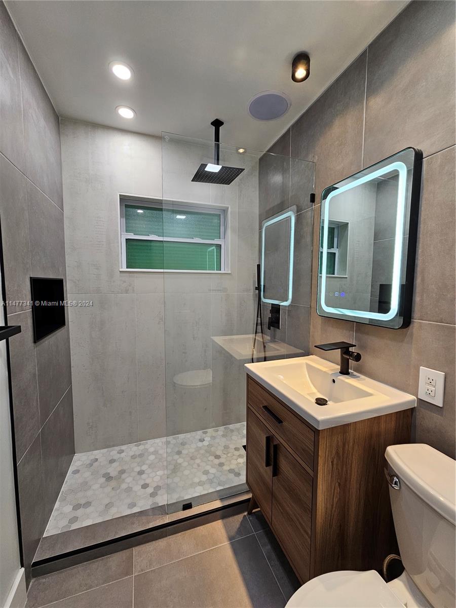 2432 NE 12TH AVE