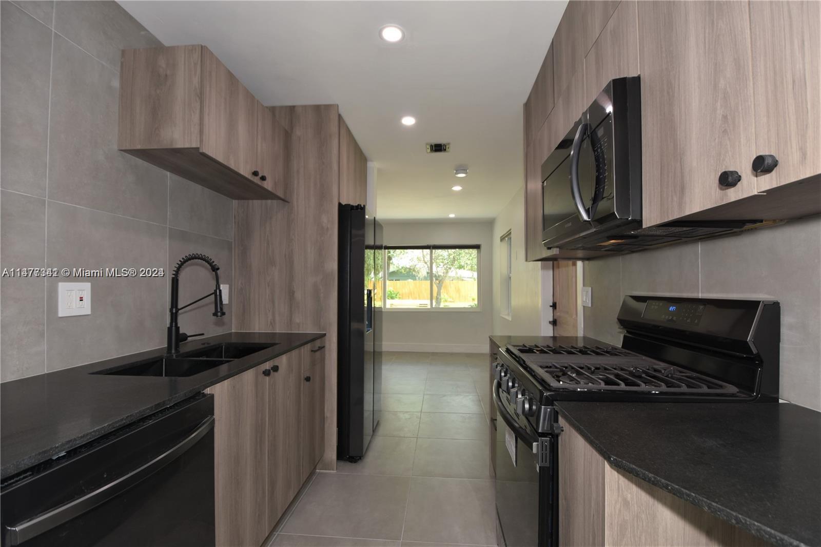 2432 NE 12TH AVE