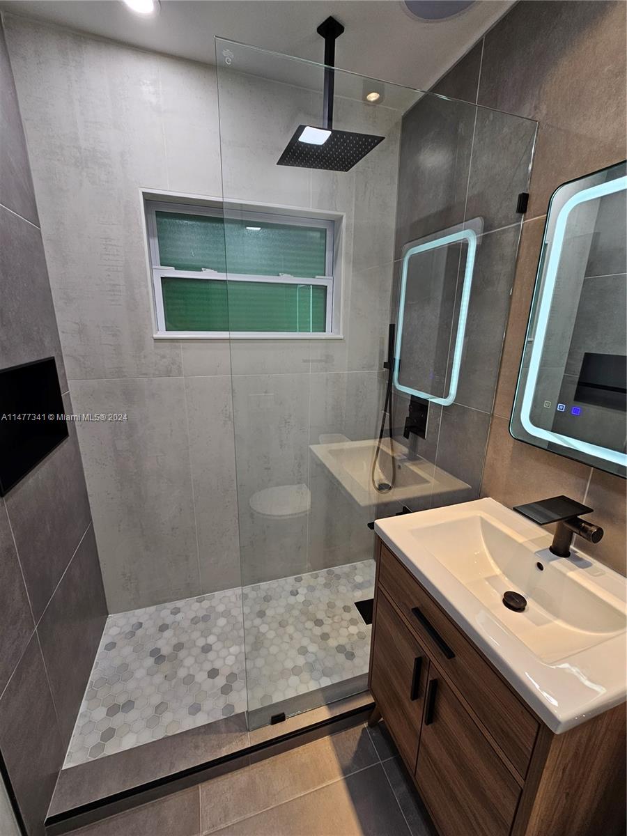 2432 NE 12TH AVE
