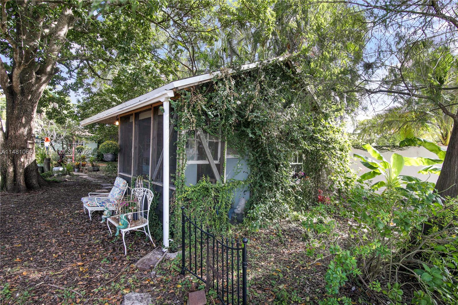 4617 SW 34th Ter