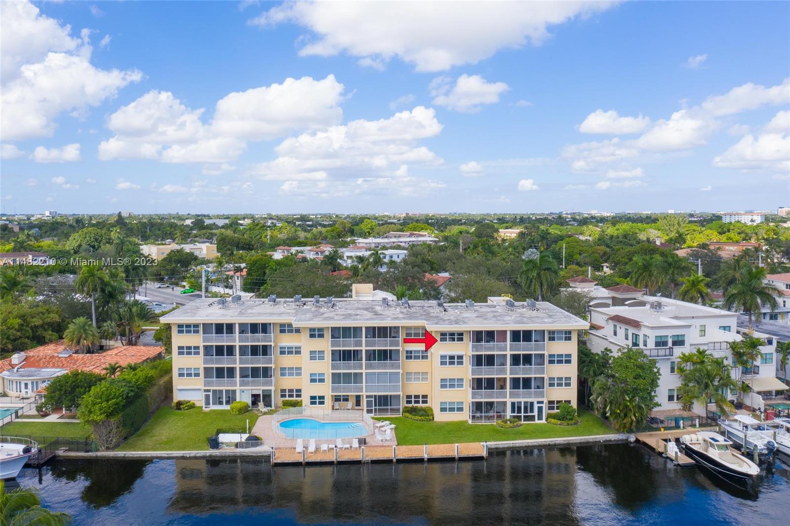 1332 Bayview Dr # 402
