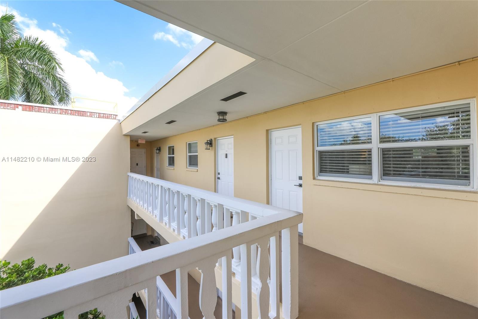 1332 Bayview Dr # 402