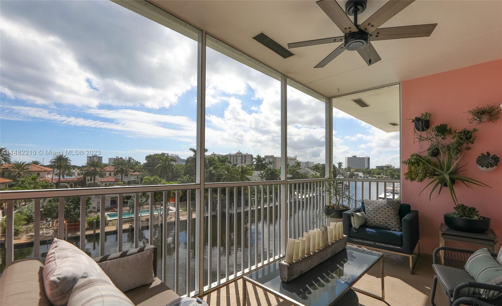 1332 Bayview Dr # 402