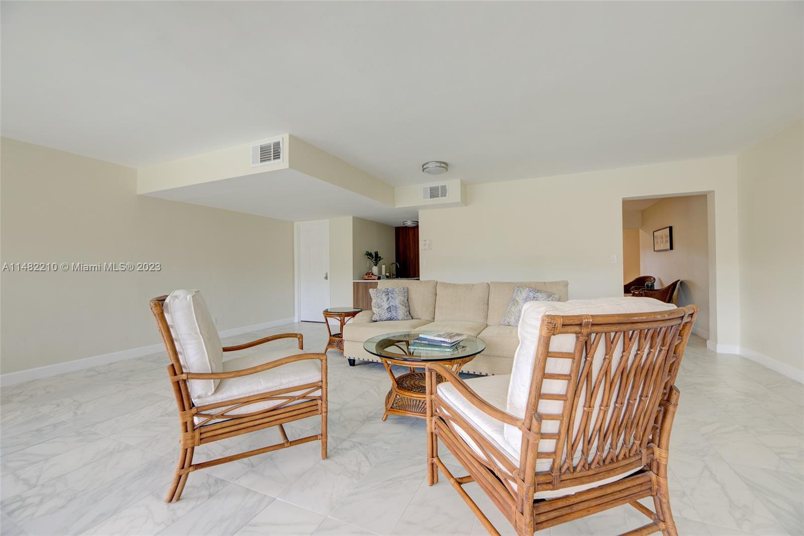 1332 Bayview Dr # 402