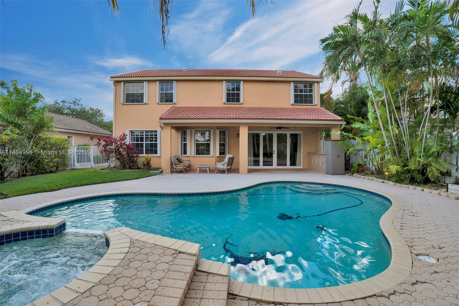 362 Lake Crest Ct