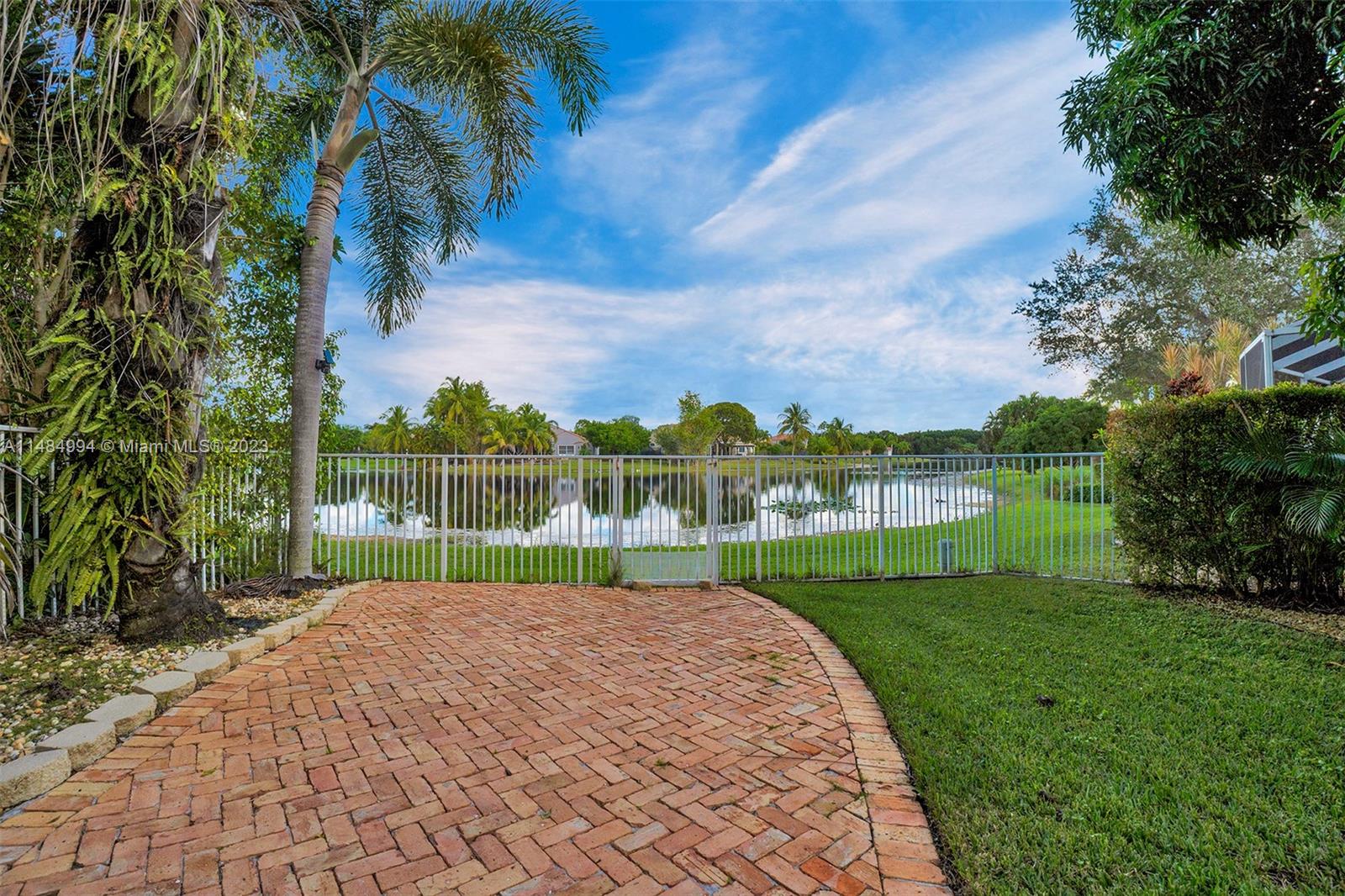 362 Lake Crest Ct