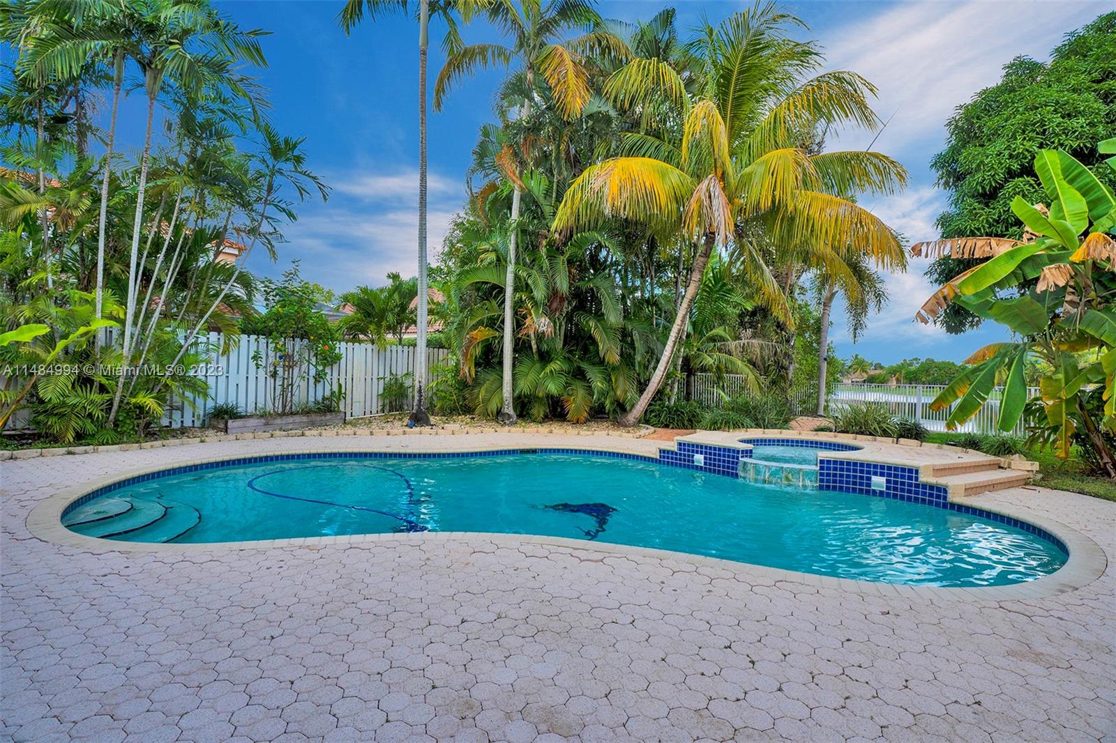 362 Lake Crest Ct
