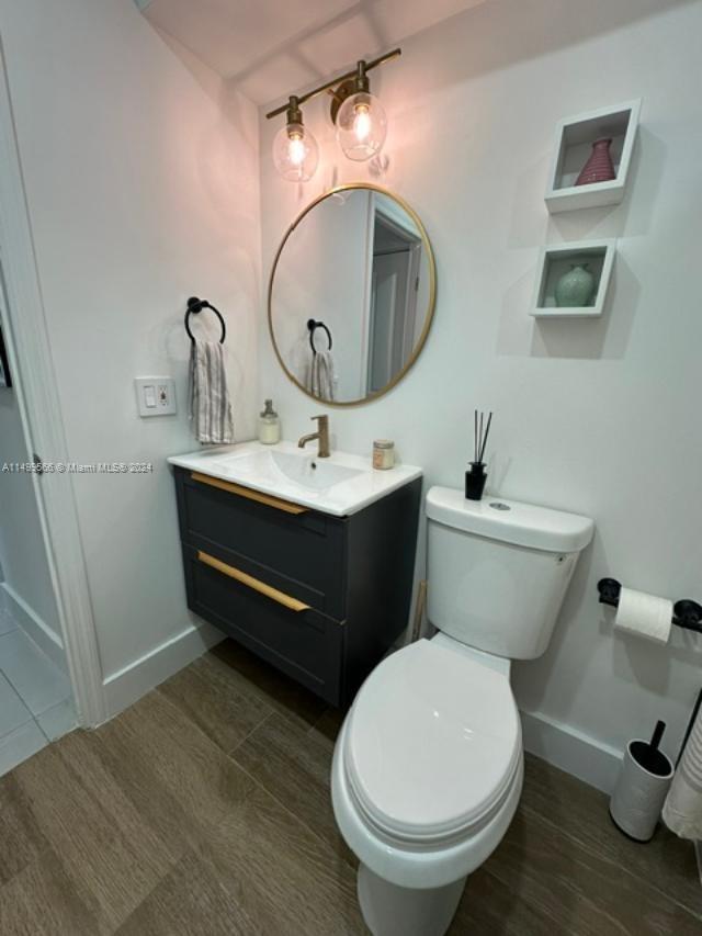 600 NE 36th St # 2023