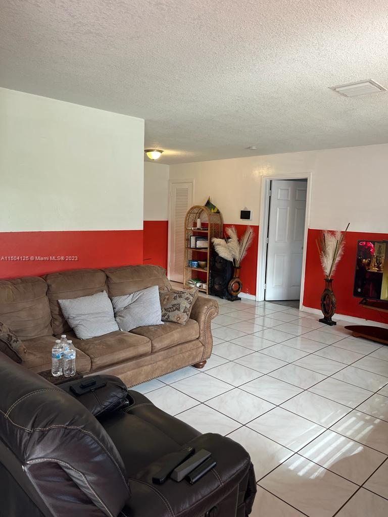4741 NW 16th St