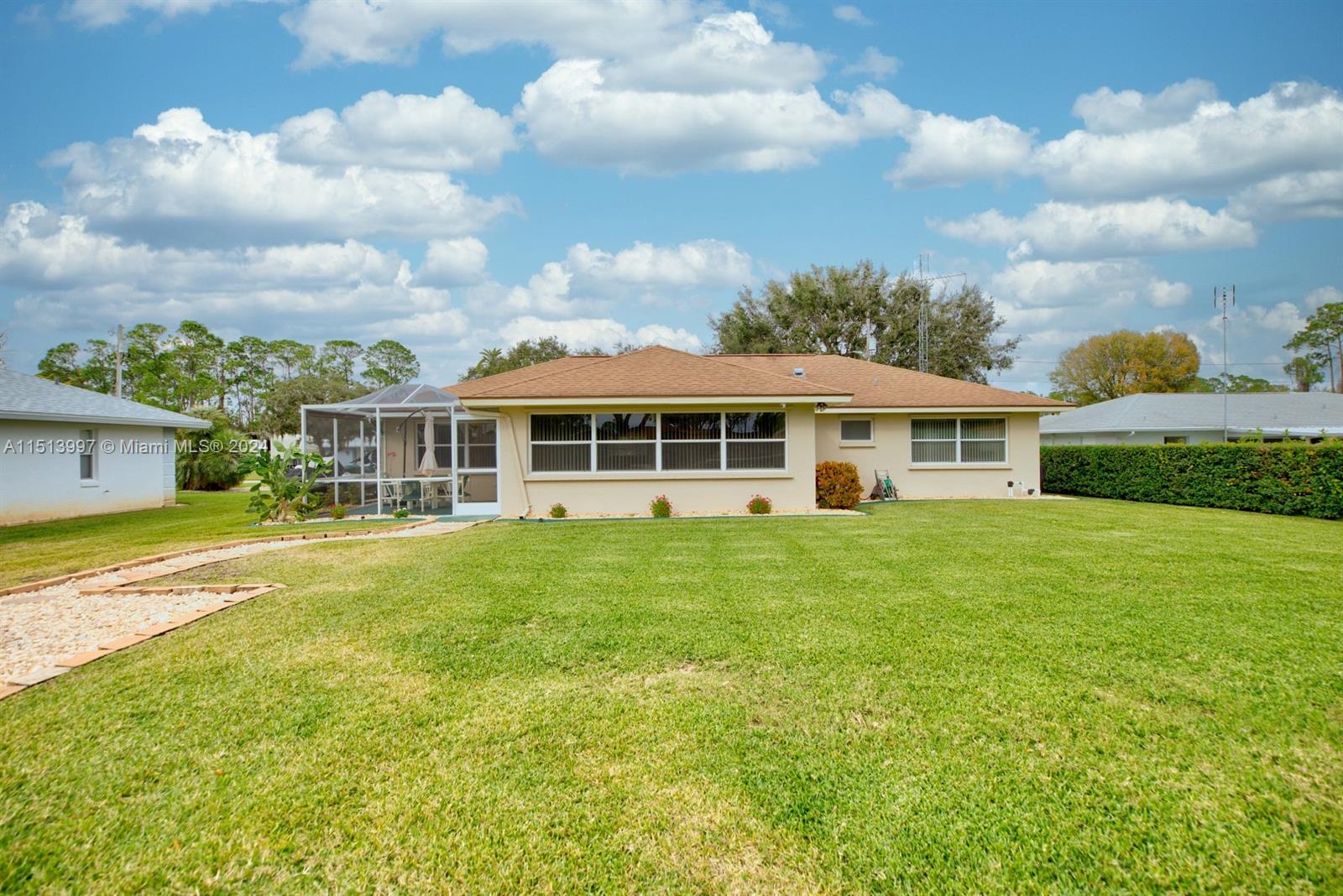 3016 Jacaranda Ave.