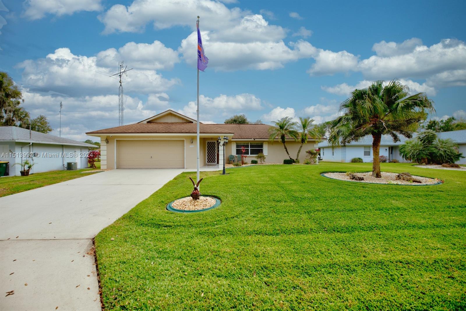 3016 Jacaranda Ave.