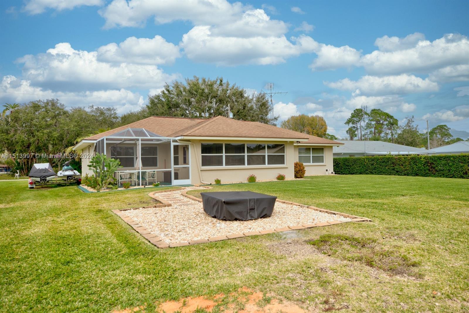 3016 Jacaranda Ave.