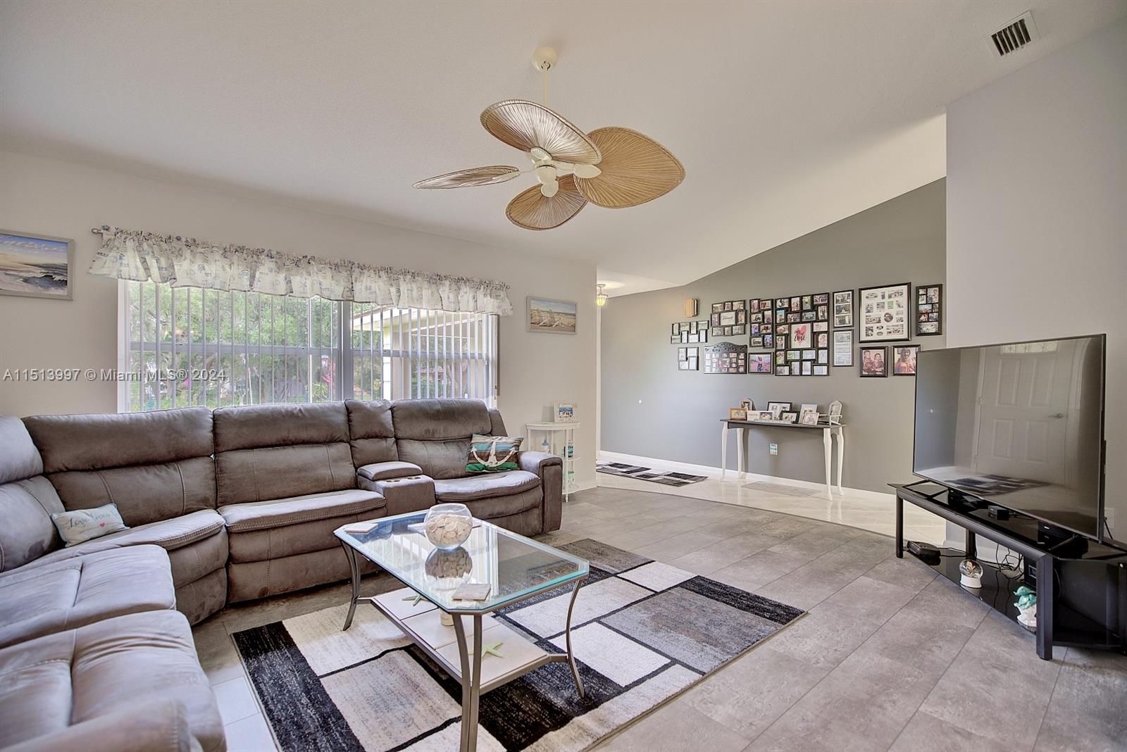 3016 Jacaranda Ave.