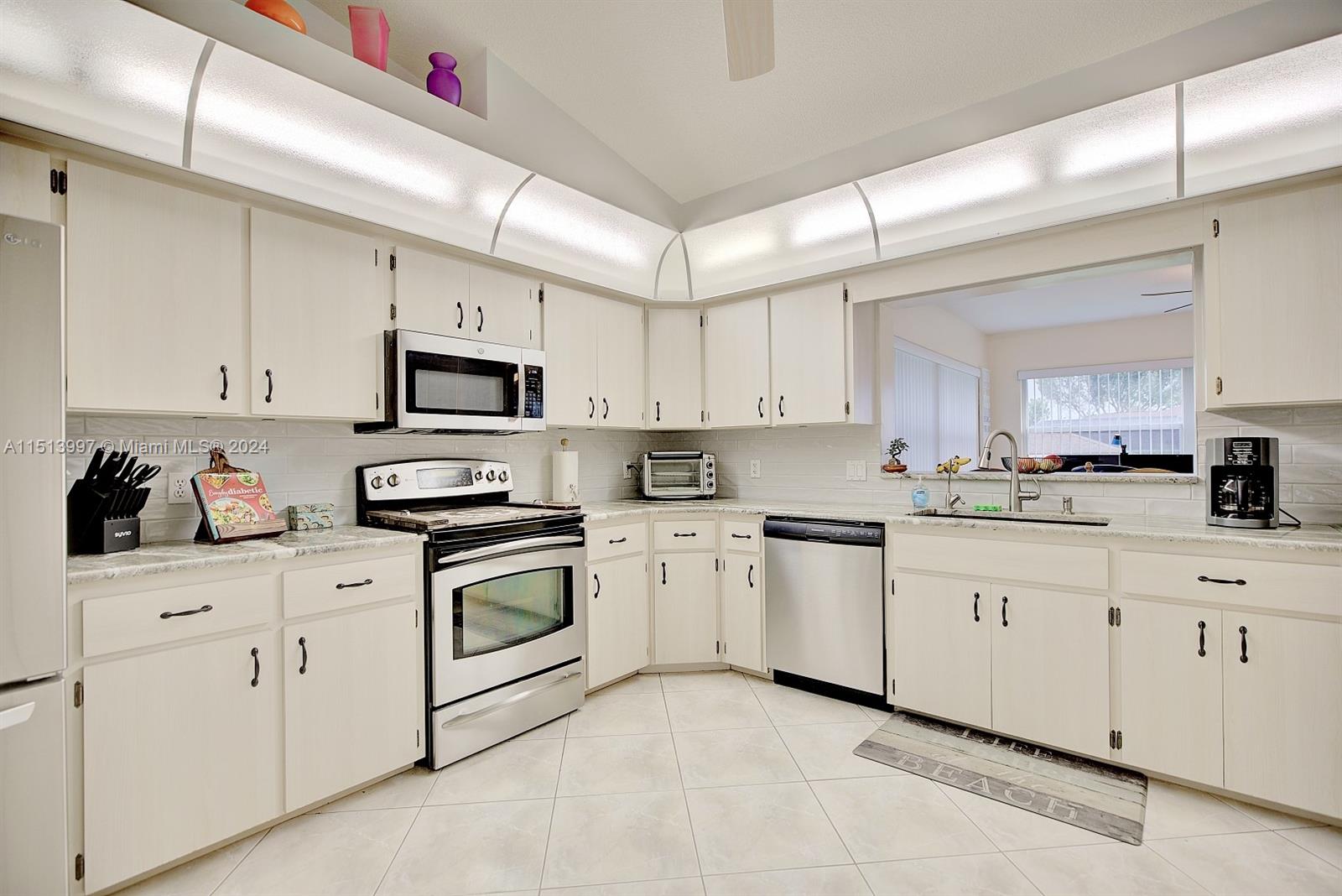 3016 Jacaranda Ave.