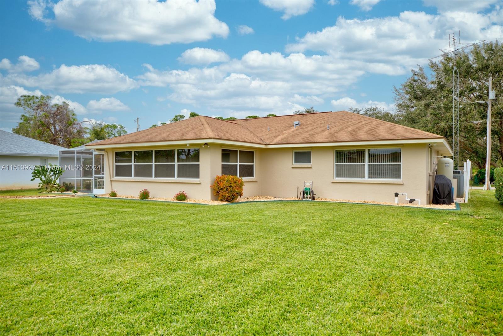 3016 Jacaranda Ave.