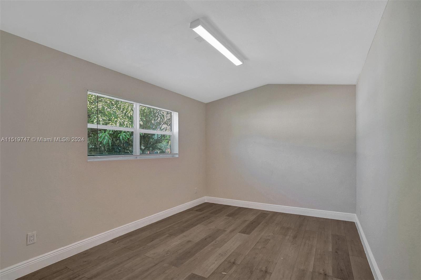 3884 NW 34th St