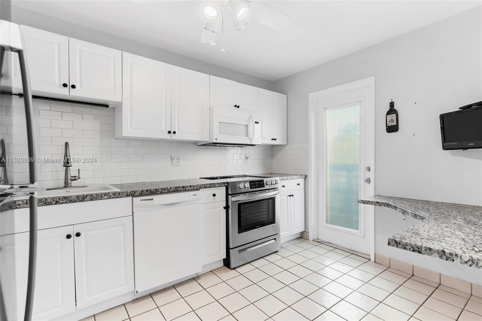 2731 NE 14th St Cswy # 223