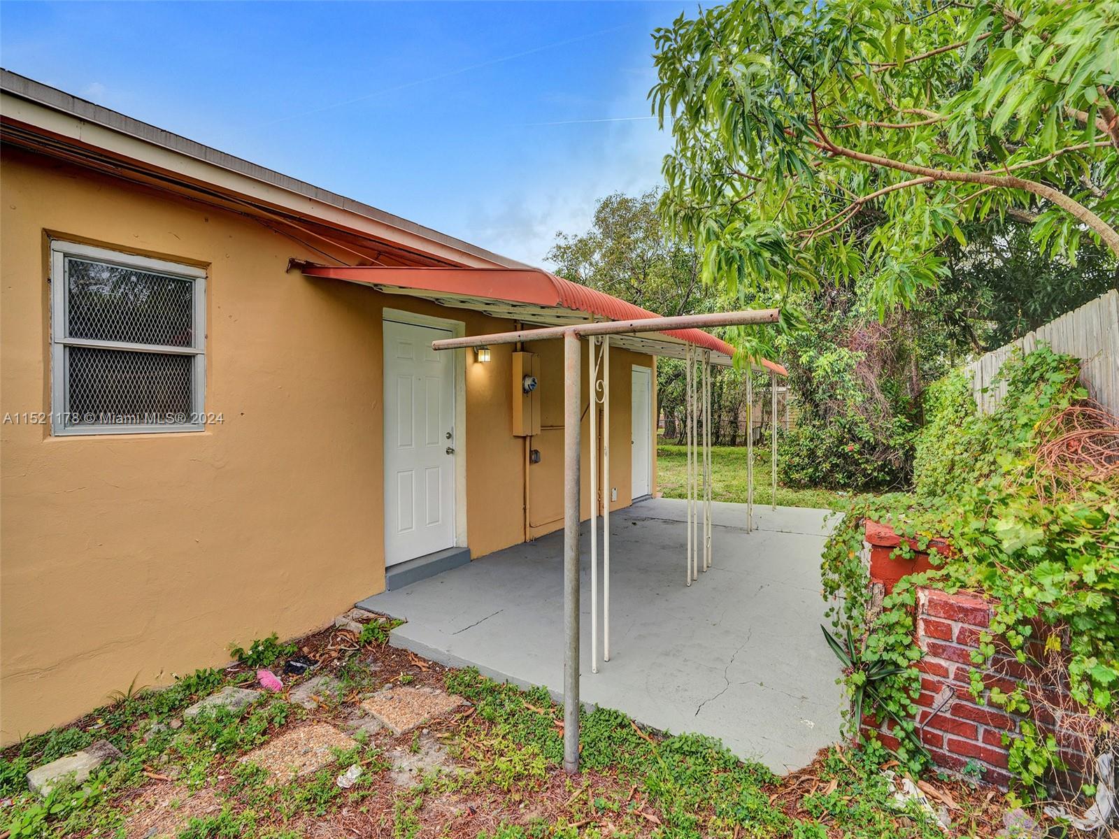 2905 NW 5th St