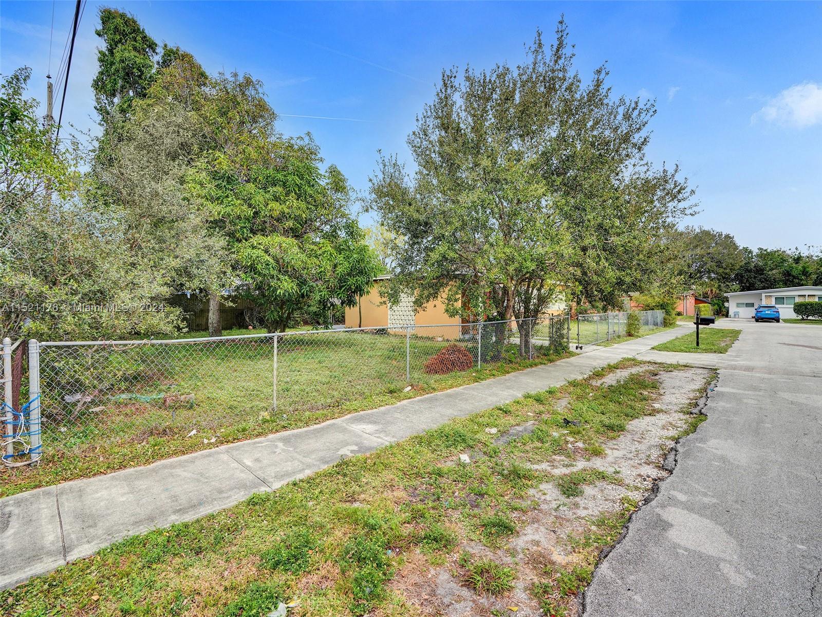2905 NW 5th St
