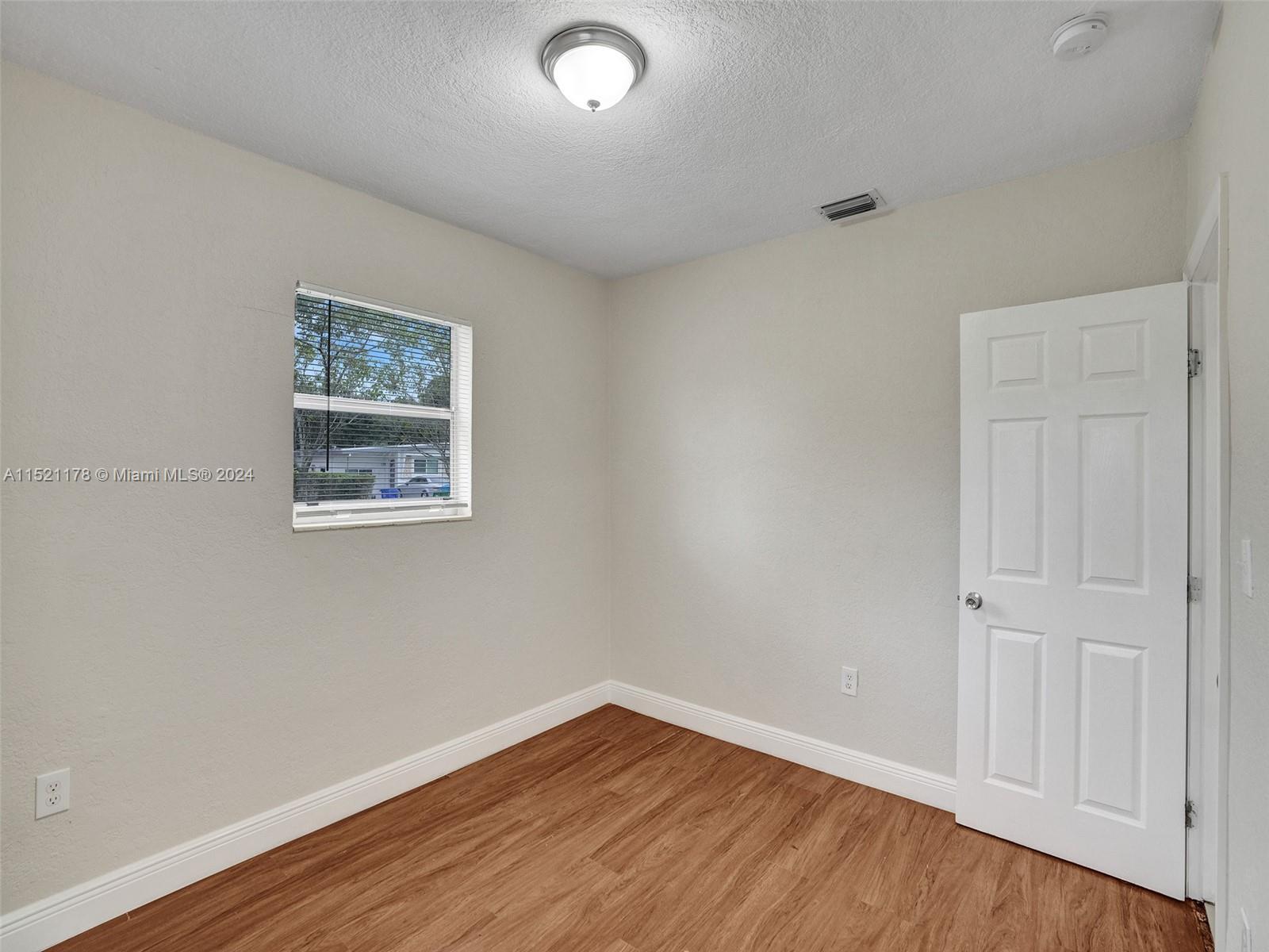 2905 NW 5th St