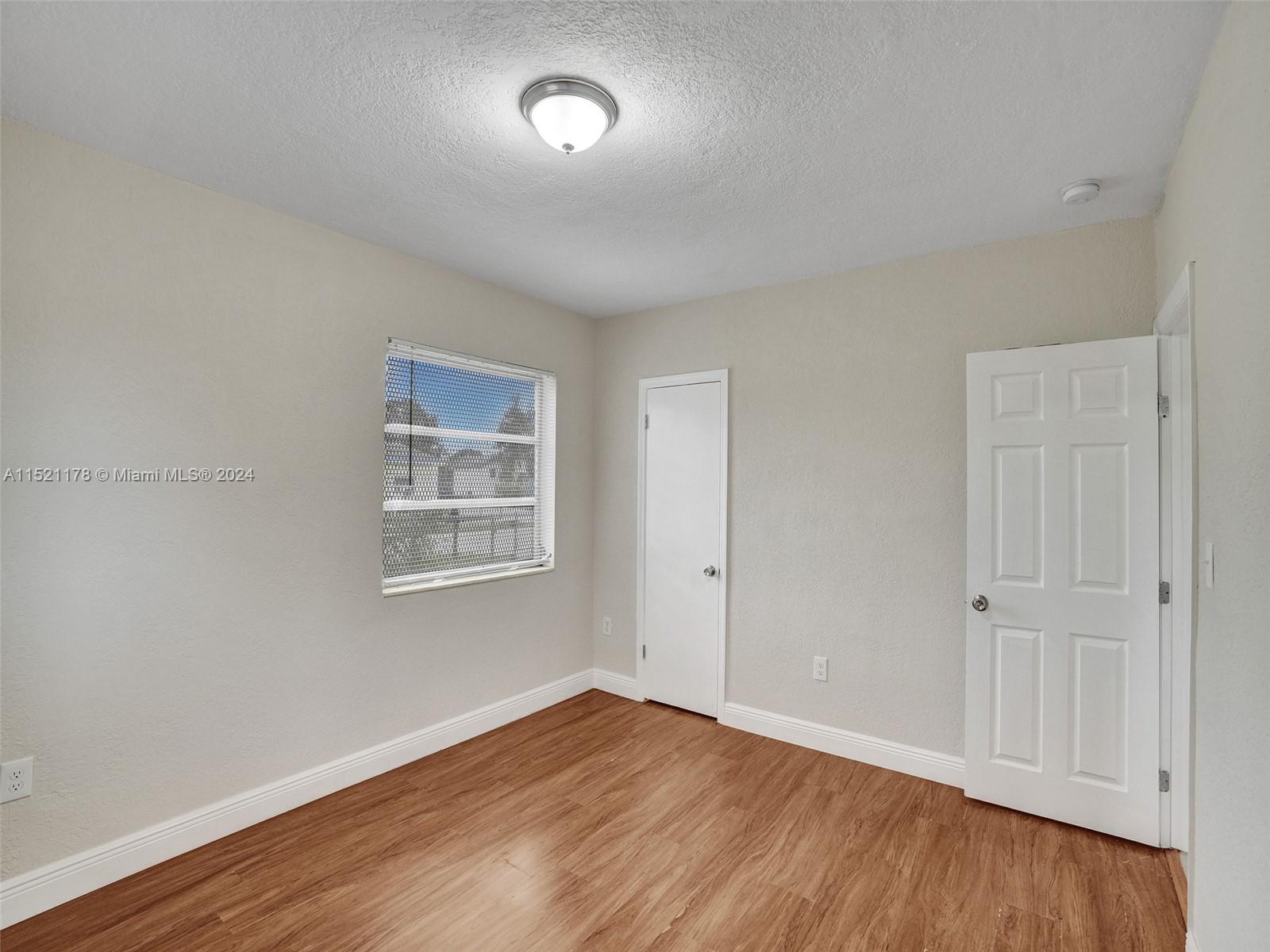 2905 NW 5th St