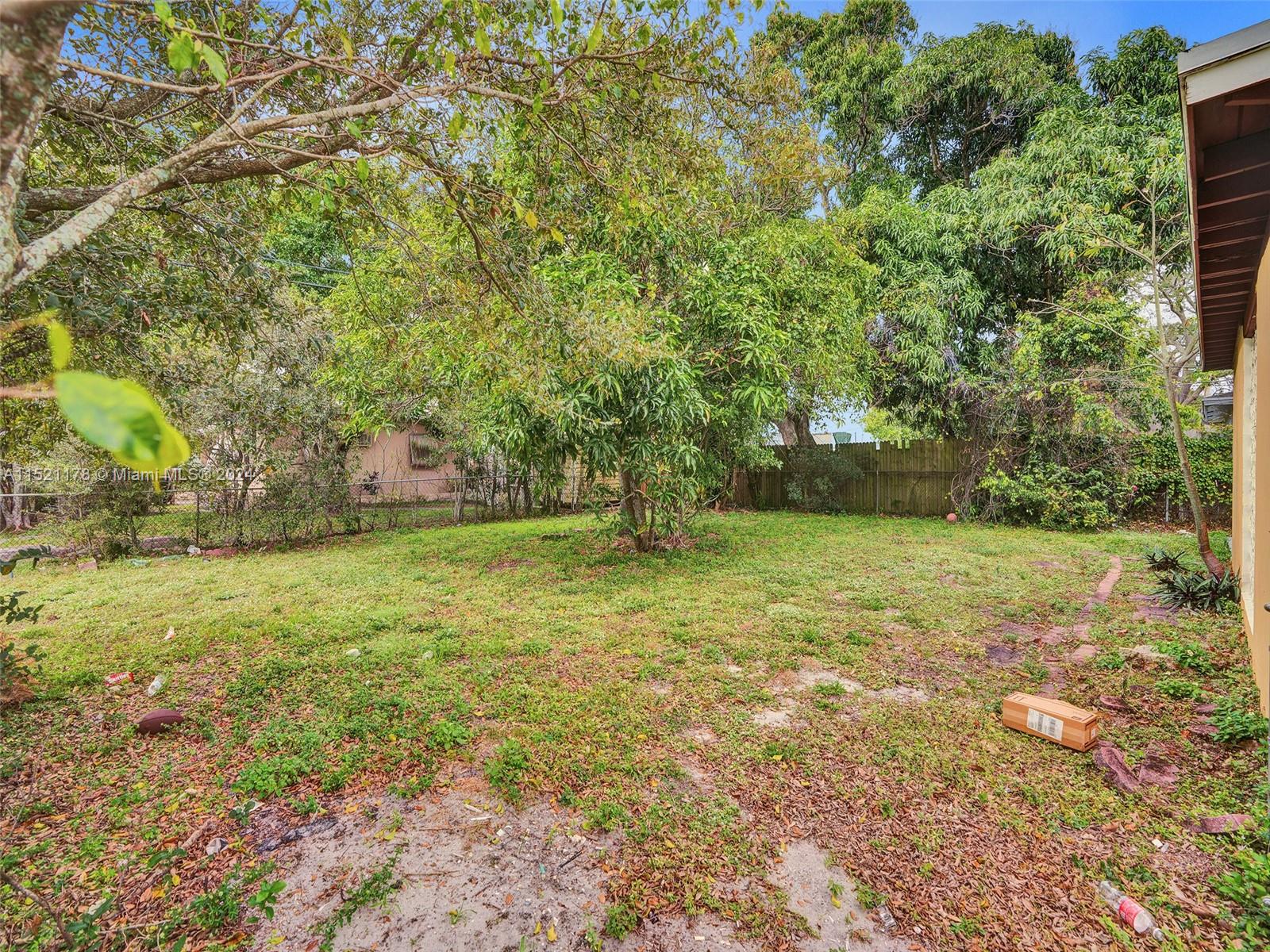 2905 NW 5th St
